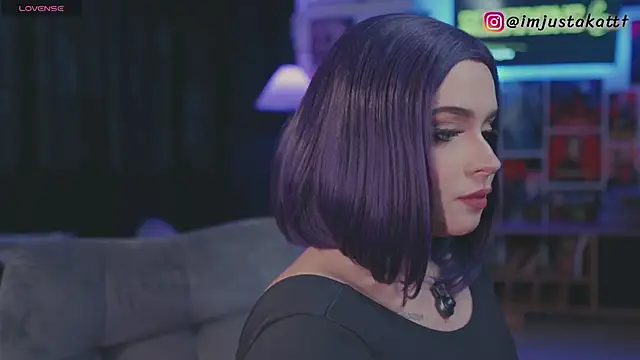sensualkattt online show from May 8, 9:09 pm