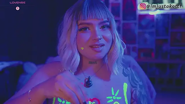 sensualkattt online show from May 15, 11:56 pm