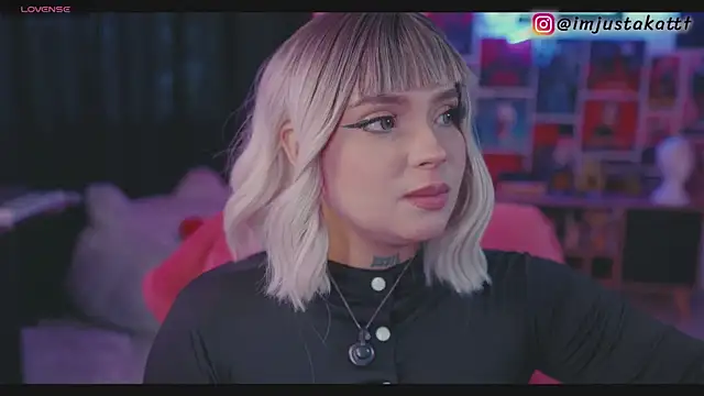 sensualkattt online show from June 1, 1:35 pm