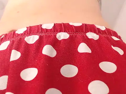 Snapshot of angelbeat_ chatting on February 15, 12:43 pm angelbeat  online show from February 15, 12:43 pm