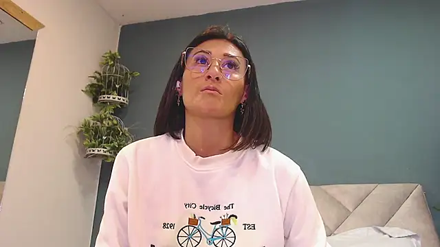 SharisWillian online show from December 19, 3:57 am