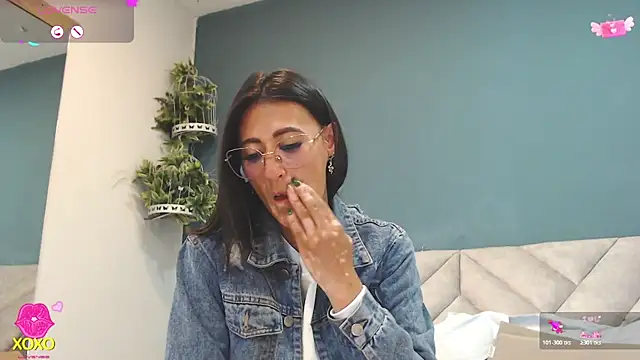 SharisWillian online show from May 2, 4:50 am