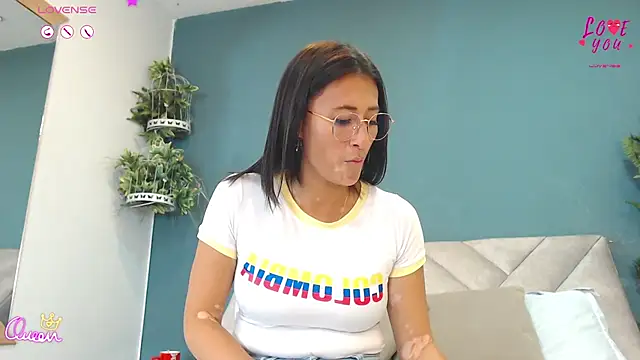 Snapshot of SharisWillian chatting on July 4, 4:07 am SharisWillian online show from July 4, 4:07 am