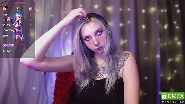 JustMeowGirl online show from December 3, 9:55 am