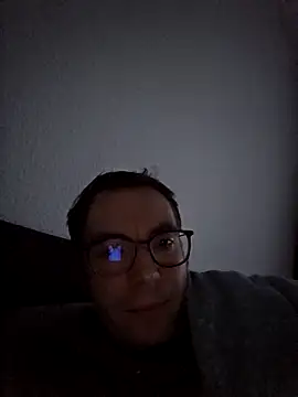 Schnubby1 online show from December 18, 3:07 pm