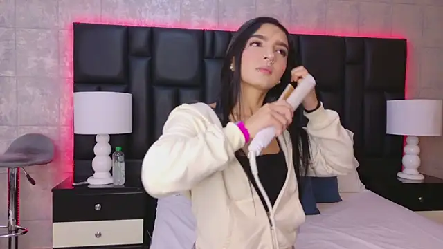 Snapshot of MiaSweeths chatting on October 25, 11:40 am MiaSweeths online show from October 25, 11:40 am