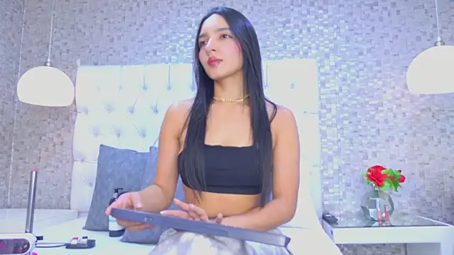 Snapshot of MiaSweeths chatting on November 18, 9:36 am MiaSweeths online show from November 18, 9:36 am