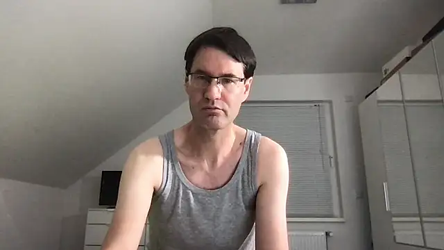 Snapshot of zxzx_cam1 chatting on December 1, 10:53 pm zxzx cam1 online show from December 1, 10:53 pm