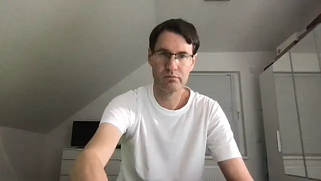 Snapshot of zxzx_cam1 chatting on December 3, 4:06 pm zxzx cam1 online show from December 3, 4:06 pm