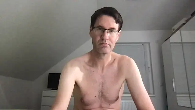 Snapshot of zxzx_cam1 chatting on December 3, 10:40 pm zxzx cam1 online show from December 3, 10:40 pm