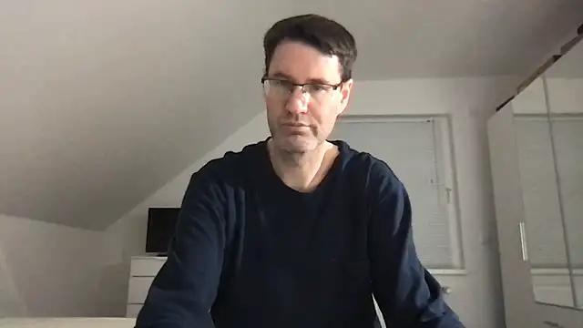 Snapshot of zxzx_cam1 chatting on January 10, 5:02 pm zxzx cam1 online show from January 10, 5:02 pm