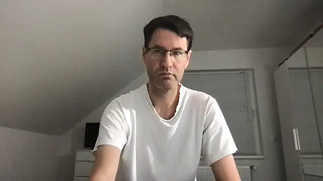 Snapshot of zxzx_cam1 chatting on January 19, 3:53 pm zxzx cam1 online show from January 19, 3:53 pm