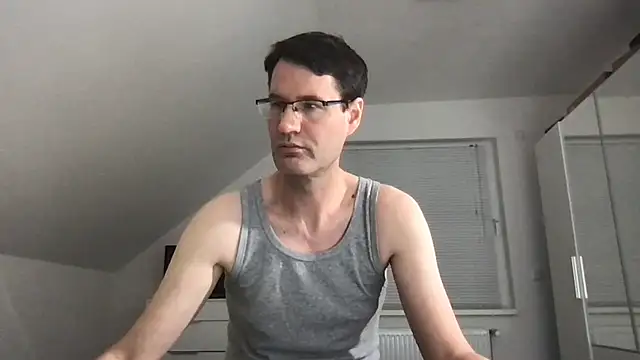 Snapshot of zxzx_cam1 chatting on January 24, 10:30 pm zxzx cam1 online show from January 24, 10:30 pm