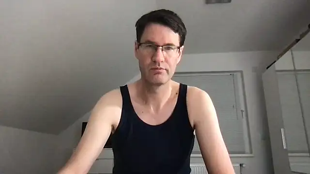 Snapshot of zxzx_cam1 chatting on January 30, 11:24 pm zxzx cam1 online show from January 30, 11:24 pm