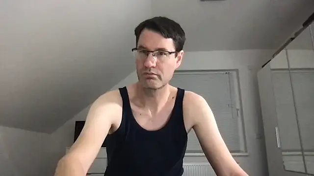 Snapshot of zxzx_cam1 chatting on February 1, 10:44 pm zxzx cam1 online show from February 1, 10:44 pm