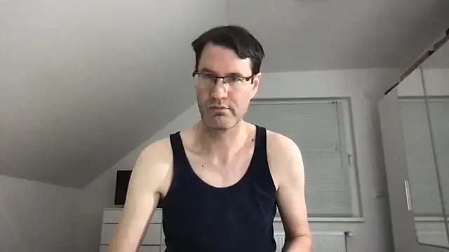 Snapshot of zxzx_cam1 chatting on February 2, 5:15 pm zxzx cam1 online show from February 2, 5:15 pm