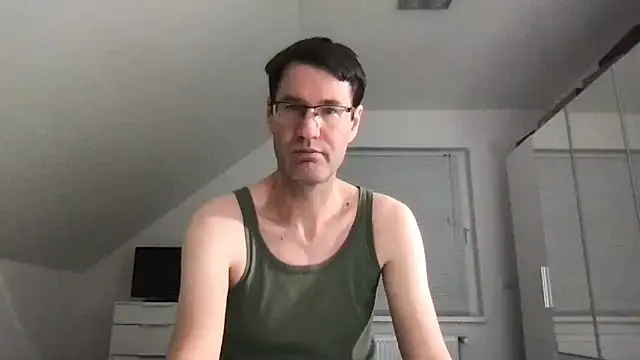 Snapshot of zxzx_cam1 chatting on February 7, 11:13 pm zxzx cam1 online show from February 7, 11:13 pm