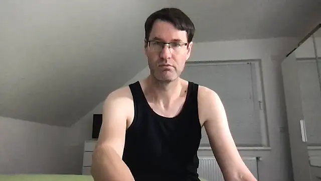 Snapshot of zxzx_cam1 chatting on February 9, 4:50 pm zxzx cam1 online show from February 9, 4:50 pm