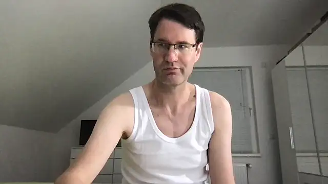 Snapshot of zxzx_cam1 chatting on February 12, 10:59 pm zxzx cam1 online show from February 12, 10:59 pm