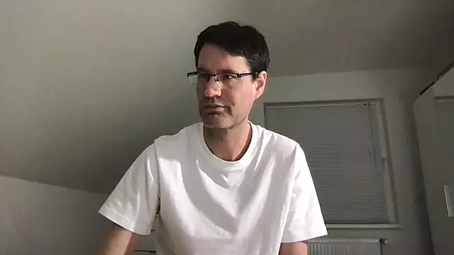 Snapshot of zxzx_cam1 chatting on February 16, 10:54 pm zxzx cam1 online show from February 16, 10:54 pm