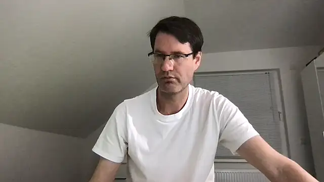 Snapshot of zxzx_cam1 chatting on February 23, 5:18 pm zxzx cam1 online show from February 23, 5:18 pm