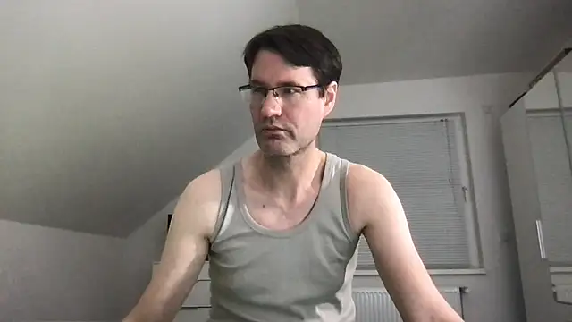 Snapshot of zxzx_cam1 chatting on March 2, 5:04 pm zxzx cam1 online show from March 2, 5:04 pm