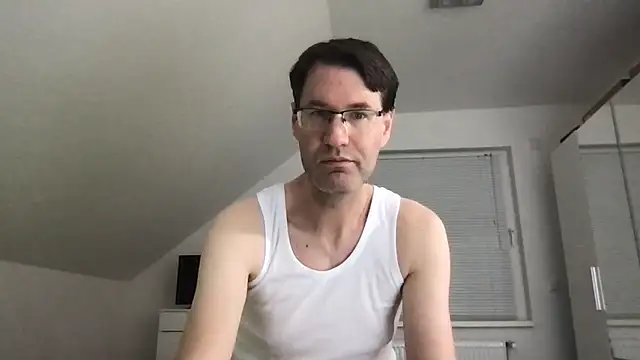 Snapshot of zxzx_cam1 chatting on March 9, 4:22 pm zxzx cam1 online show from March 9, 4:22 pm