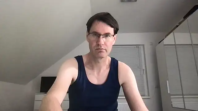 Snapshot of zxzx_cam1 chatting on March 17, 3:50 pm zxzx cam1 online show from March 17, 3:50 pm