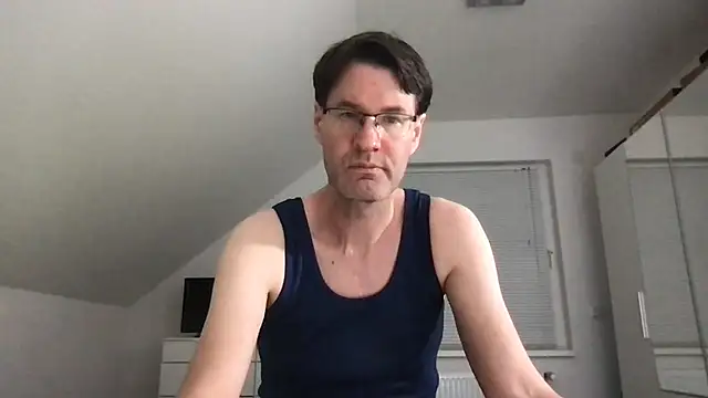 Snapshot of zxzx_cam1 chatting on March 21, 11:12 pm zxzx cam1 online show from March 21, 11:12 pm