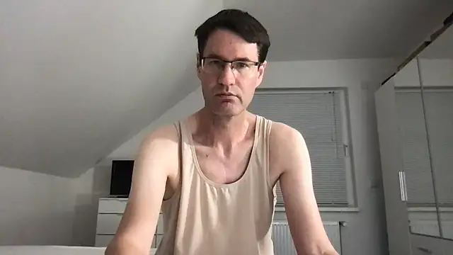 Snapshot of zxzx_cam1 chatting on September 11, 3:45 pm zxzx cam1 online show from September 11, 3:45 pm