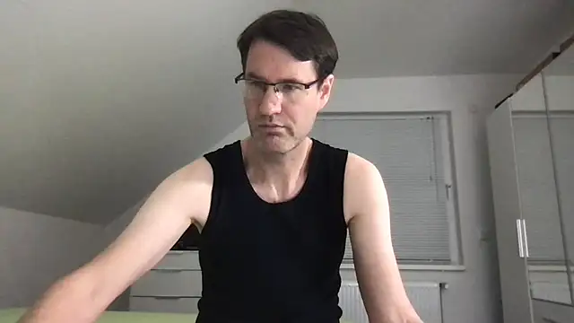 Snapshot of zxzx_cam1 chatting on October 5, 3:10 pm zxzx cam1 online show from October 5, 3:10 pm