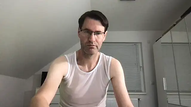 Snapshot of zxzx_cam1 chatting on October 19, 3:12 pm zxzx cam1 online show from October 19, 3:12 pm