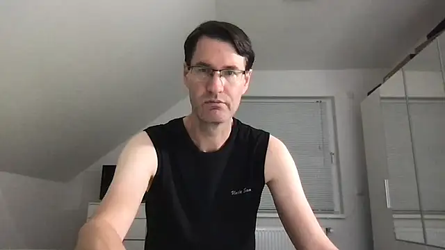 Snapshot of zxzx_cam1 chatting on October 25, 3:51 pm zxzx cam1 online show from October 25, 3:51 pm