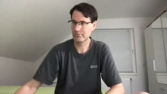 Snapshot of zxzx_cam1 chatting on October 26, 5:08 pm zxzx cam1 online show from October 26, 5:08 pm