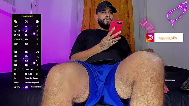 Snapshot of estiben_05 chatting on November 25, 2:39 pm estiben 05 online show from November 25, 2:39 pm