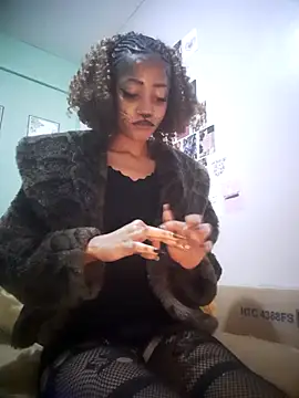 Snapshot of GoddessVee chatting on October 31, 1:39 am GoddessVee online show from October 31, 1:39 am