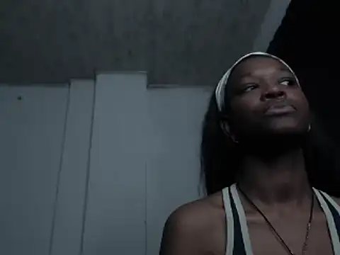 CarolinneMoor online show from December 7, 12:52 am