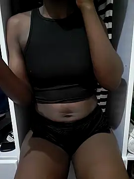 Snapshot of julietunderwoood chatting on November 6, 4:41 pm julietunderwoood online show from November 6, 4:41 pm