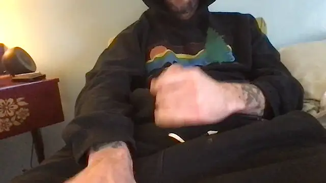 Snapshot of Cheese376 chatting on December 1, 5:24 pm Cheese376 online show from December 1, 5:24 pm