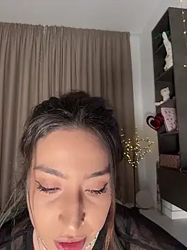 KimArts online show from February 11, 8:03 pm