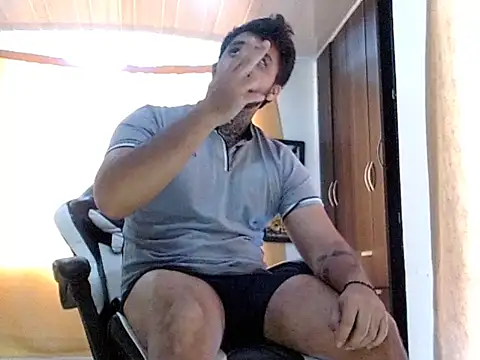 Snapshot of aronmiller404 chatting on May 2, 12:54 pm aronmiller404 online show from May 2, 12:54 pm