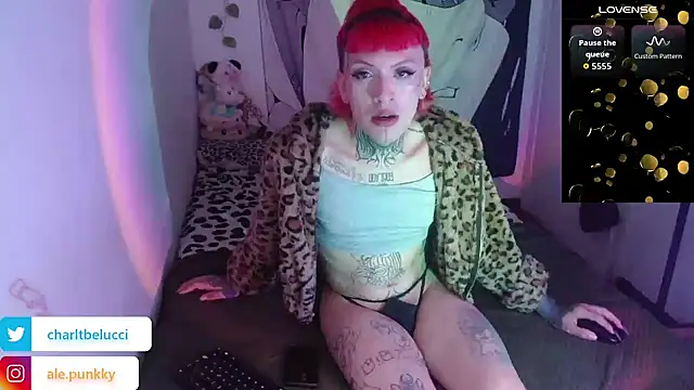 Snapshot of charlotbelucci_ chatting on May 22, 10:26 pm charlotbelucci online show from May 22, 10:26 pm