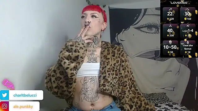 Snapshot of charlotbelucci_ chatting on May 28, 8:17 pm charlotbelucci online show from May 28, 8:17 pm