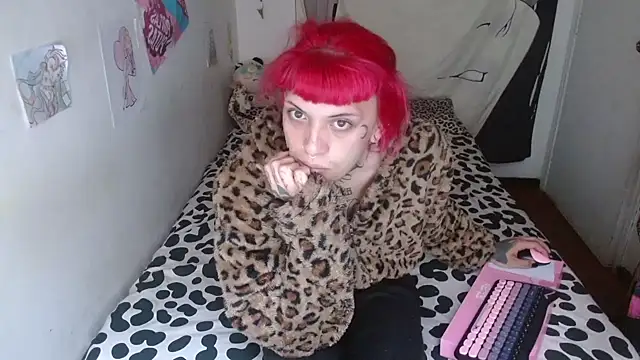 Snapshot of charlotbelucci_ chatting on June 26, 11:47 am charlotbelucci online show from June 26, 11:47 am