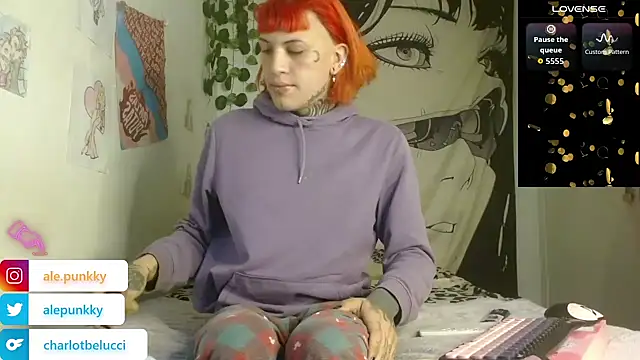 Snapshot of charlotbelucci_ chatting on July 4, 11:16 am charlotbelucci online show from July 4, 11:16 am