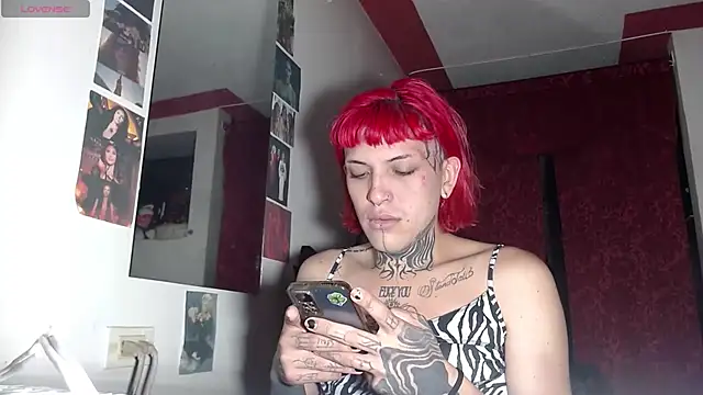 Snapshot of charlotbelucci_ chatting on July 9, 11:58 am charlotbelucci online show from July 9, 11:58 am