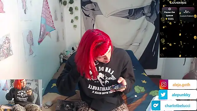 Snapshot of charlotbelucci_ chatting on July 21, 11:12 am charlotbelucci online show from July 21, 11:12 am