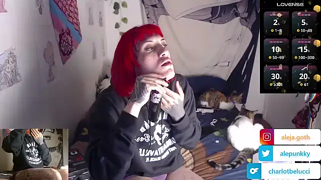 Snapshot of charlotbelucci_ chatting on July 22, 10:40 am charlotbelucci online show from July 22, 10:40 am