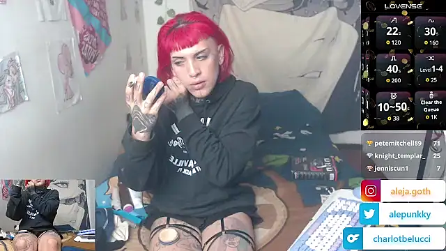 Snapshot of charlotbelucci_ chatting on July 23, 3:04 am charlotbelucci online show from July 23, 3:04 am