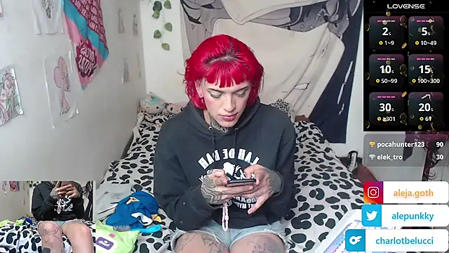 Snapshot of charlotbelucci_ chatting on July 28, 7:50 pm charlotbelucci online show from July 28, 7:50 pm